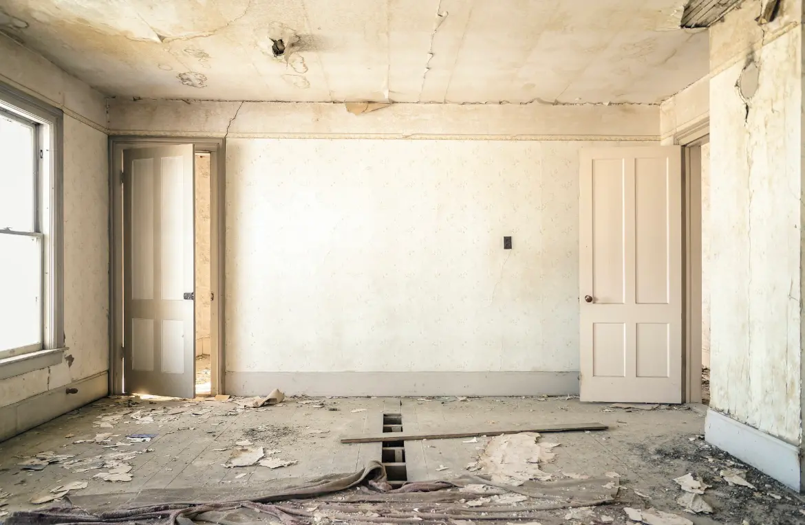 Waste disposal crew managing a cleanout project in Manteno